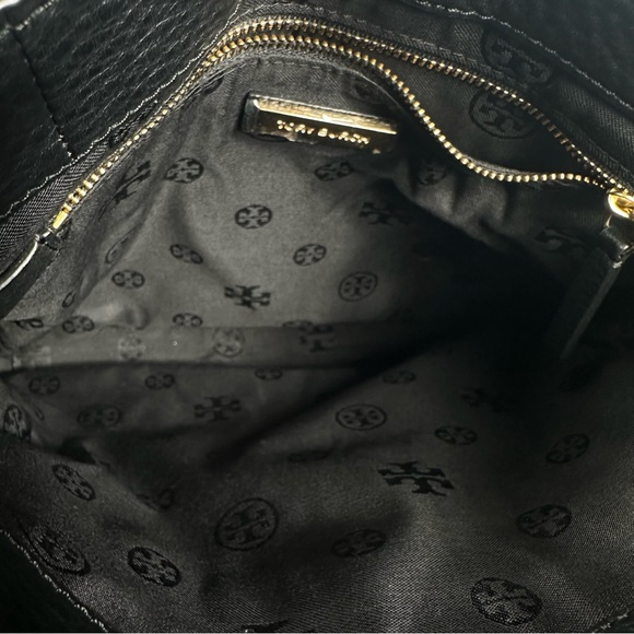 Tory Burch Frida Swingpack in Black Pebbled Leather with Gold hardware - Picture 6 of 8